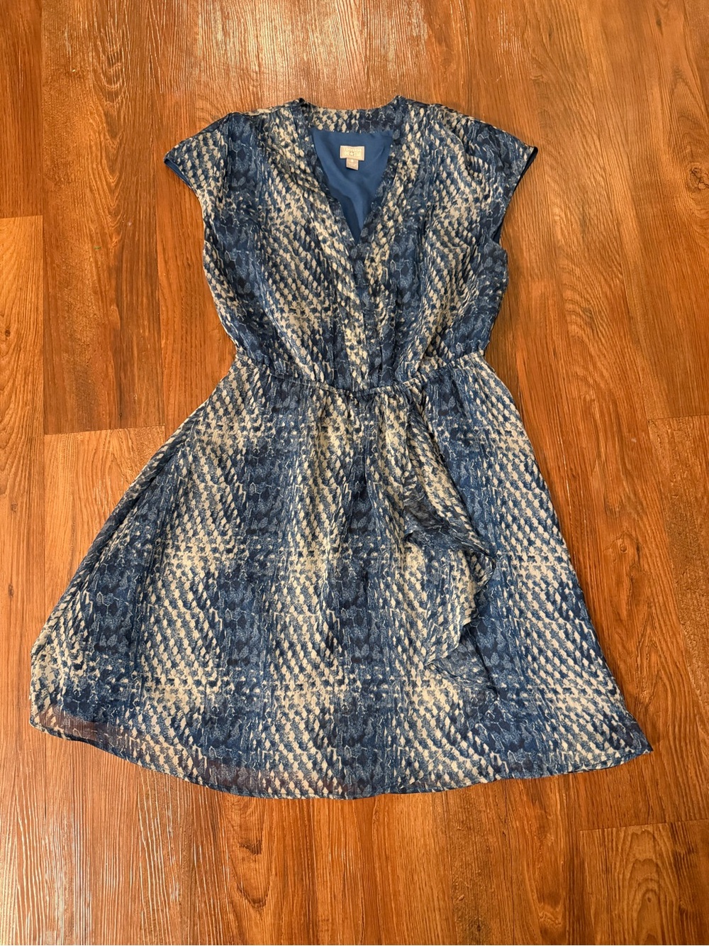 Converse One Star Blue & Gray Snakeskin Print Faux Wrap Dress – Women’s Small